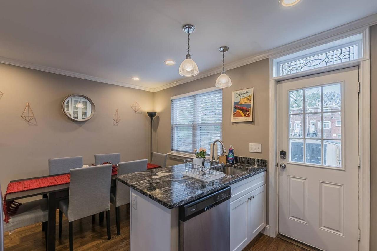 Beautiful 3Br 2Ba House With Cozy Backyard By Cozysuites Alexandria Buitenkant foto