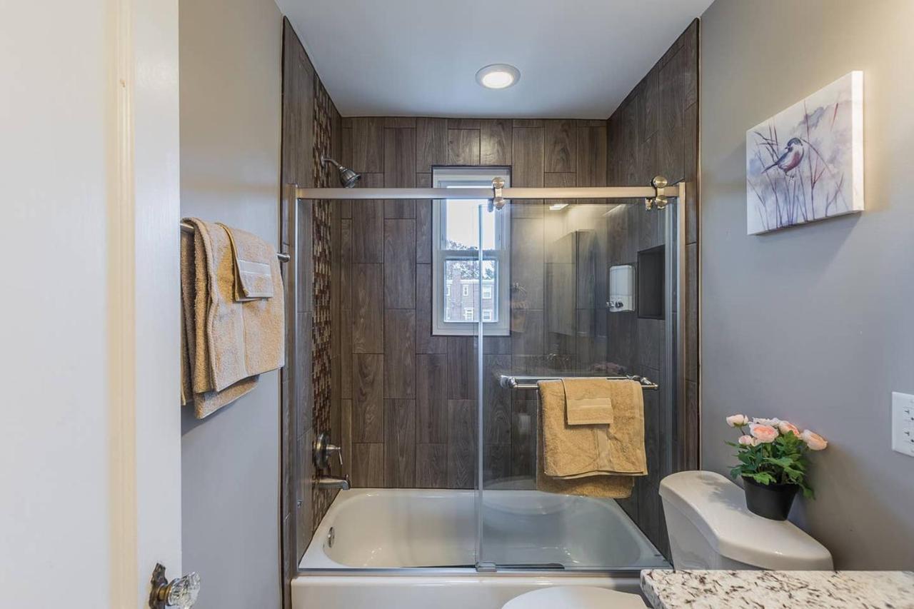 Beautiful 3Br 2Ba House With Cozy Backyard By Cozysuites Alexandria Buitenkant foto